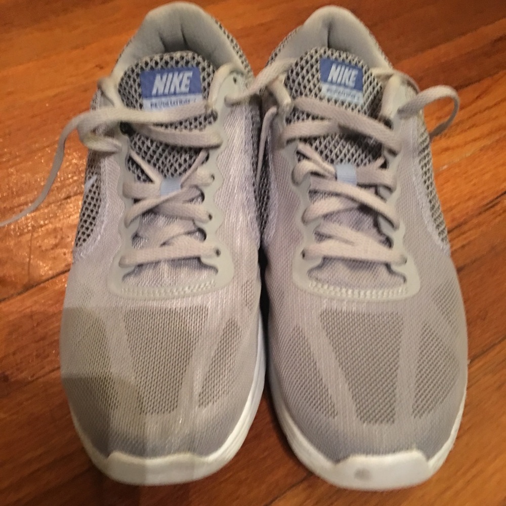 Nike revolution 3 sz 8.5